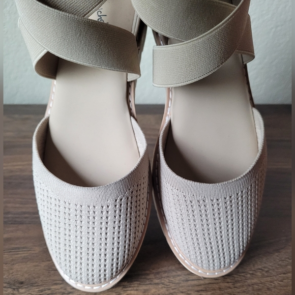 Seychelles Beige Flat Sandals - Picture 3 of 7